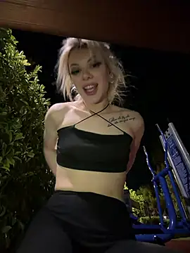 AlyssaFoxx_ live cam, Thin, Blonde, Hazel, Shaven - EroticFlix