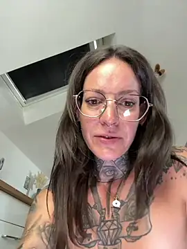 BrownieyQueen live cam, Germany, Thin, Black, Brown - EroticFlix