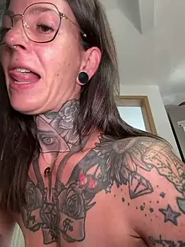BrownieyQueen live cam, Germany, Thin, Black, Brown - EroticFlix