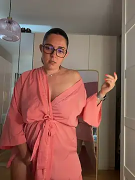Chloe-ta live cam, France, Average - EroticFlix