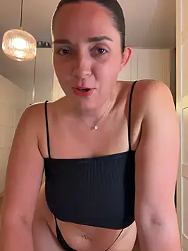 Chloe-ta live cam, France, Average - EroticFlix