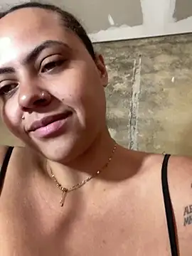 Chloe_Leaozinho live cam, Brazil, Curvy, Blonde, Green - EroticFlix