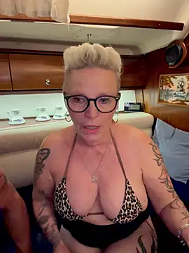 German_Milf live cam, Germany, Average, Blonde, Green - EroticFlix