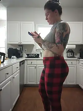 HollyTattoo live cam, United States, Athletic, Blonde, Hazel - EroticFlix