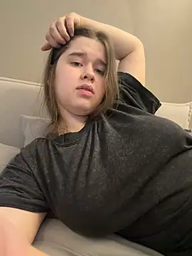 HornyGirlH live cam, Athletic, Blonde, Green, Big Ass - EroticFlix