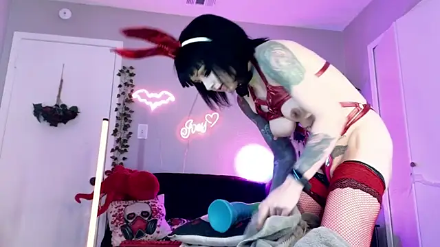 Ivey_Strigoi live cam, United States, Athletic, Other, Blue - EroticFlix