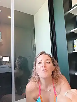 Jade_Emeraud live cam, France, Average - EroticFlix