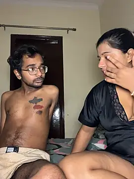 KitttoooUs live cam, India, Brown, Black, Big Ass - EroticFlix
