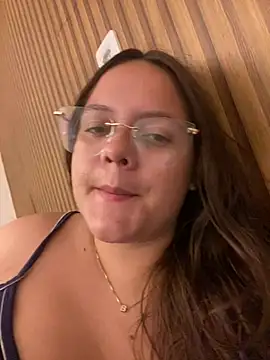 Laryssinha_69 live cam, Brazil, Curvy - EroticFlix
