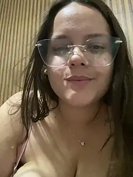 Laryssinha_69 live cam, Brazil, Curvy - EroticFlix