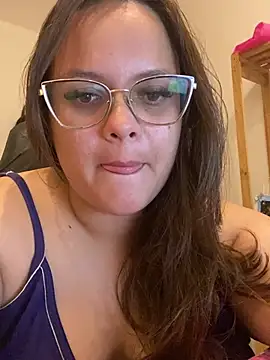 Laryssinha_69 live cam, Brazil, Curvy - EroticFlix