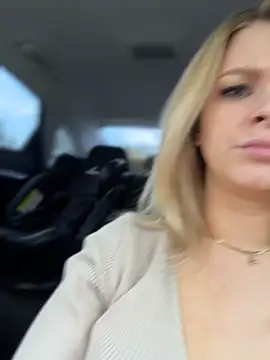 Love_Bri live cam, Average, Blonde, Green, Big Ass - EroticFlix