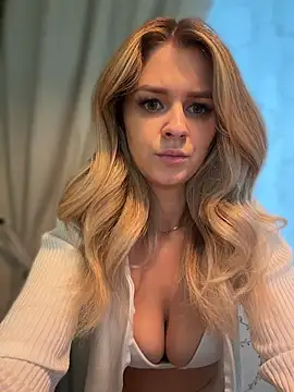 Love_Bri live cam, Average, Blonde, Green, Big Ass - EroticFlix