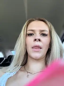 Love_Bri live cam, Average, Blonde, Green, Big Ass - EroticFlix