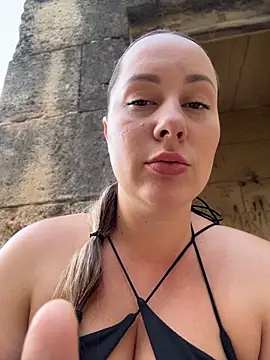 Mona_Plus live cam, Spain, Curvy, Blonde, Green - EroticFlix