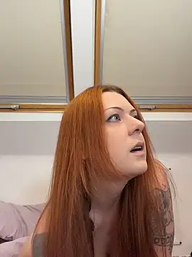 Penny_Bubbles live cam, United Kingdom, Curvy, Red, Hazel - EroticFlix