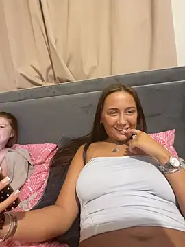 PrinnyJay114 live cam, Average, Black, Green, Small Tits - EroticFlix