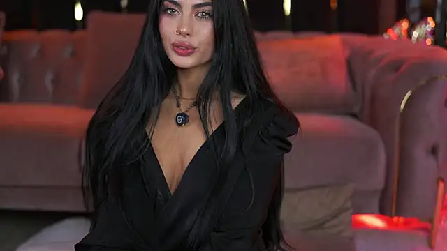 RavennaDArcy live cam, Curvy, Brown, Green, Big Ass - EroticFlix