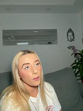 Strongqueen live cam, United Kingdom, Curvy, Blonde, Blue - EroticFlix