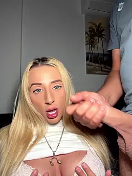 Strongqueen live cam, United Kingdom, Curvy, Blonde, Blue - EroticFlix