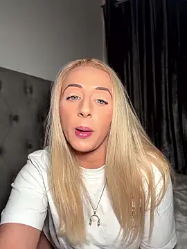 Strongqueen live cam, United Kingdom, Curvy, Blonde, Blue - EroticFlix