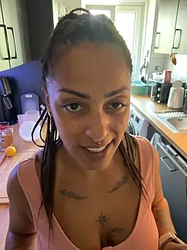 SweetPetiteNoir live cam, Germany, Average, Black, Brown - EroticFlix