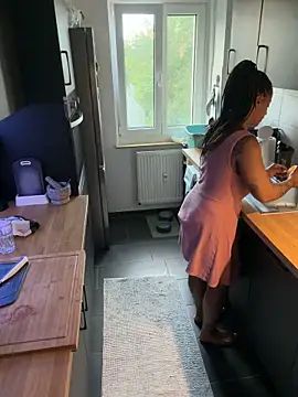 SweetPetiteNoir live cam, Germany, Average, Black, Brown - EroticFlix