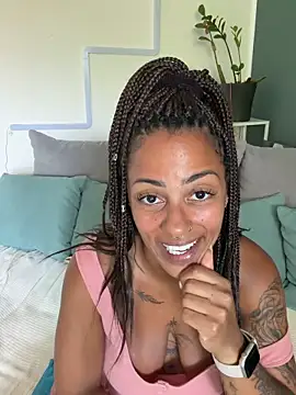 SweetPetiteNoir live cam, Germany, Average, Black, Brown - EroticFlix