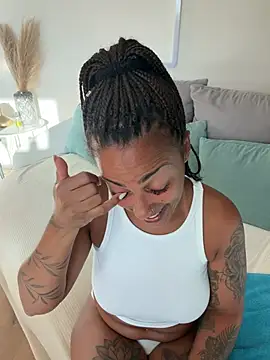 SweetPetiteNoir live cam, Germany, Average, Black, Brown - EroticFlix