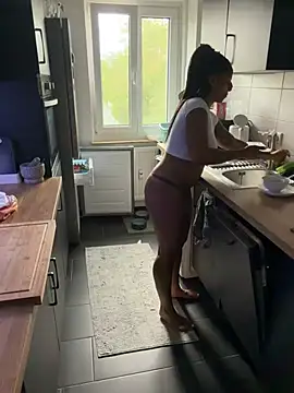 SweetPetiteNoir live cam, Germany, Average, Black, Brown - EroticFlix