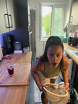 SweetPetiteNoir live cam, Germany, Average, Black, Brown - EroticFlix