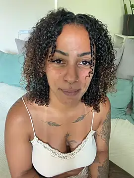 SweetPetiteNoir live cam, Germany, Average, Black, Brown - EroticFlix