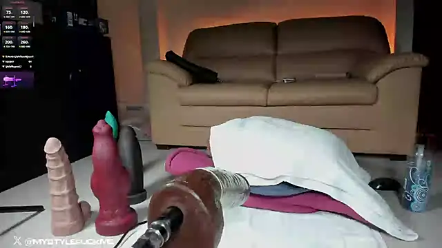 Th3Qu33n0fBigg3st live cam, Curvy, Black, Brown, Big Ass - EroticFlix