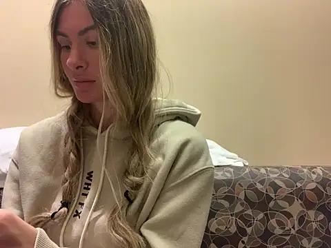 TheFitFreak live cam, United States, Thin, Blonde, Green - EroticFlix