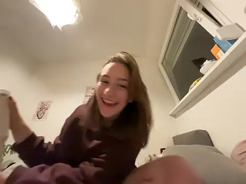 Violet_Velvet live cam, Germany, Average - EroticFlix