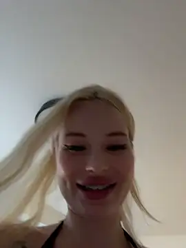 Vladamais live cam, Poland, Athletic, Blonde, Grey - EroticFlix