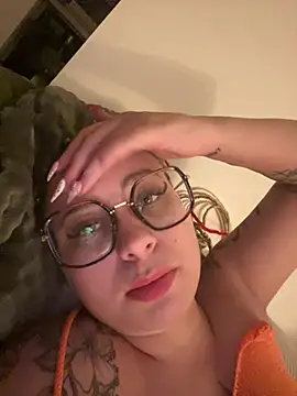 queenlo_xxx live cam, France, Average, Black, Blue - EroticFlix