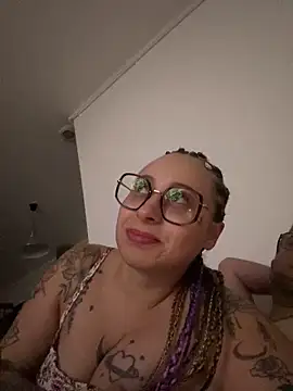 queenlo_xxx live cam, France, Average, Black, Blue - EroticFlix