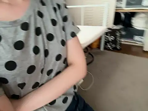 riri_riri_jp live cam, Japan, Average - EroticFlix