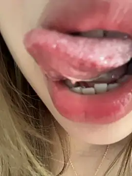 xiaozz-001 live cam, Thin, Brown, Black - EroticFlix