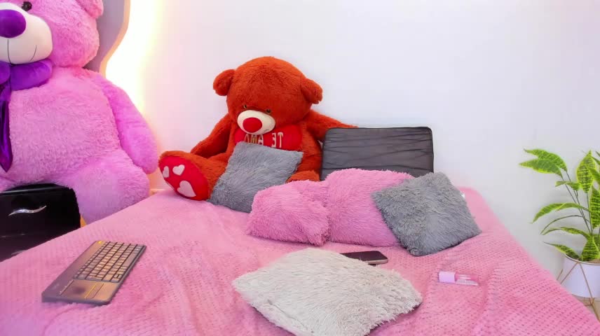 Watch HeidyWillss Live Camshow With Blowjob, Deepthroat, Masturbation & Fingering | Free HD Recording